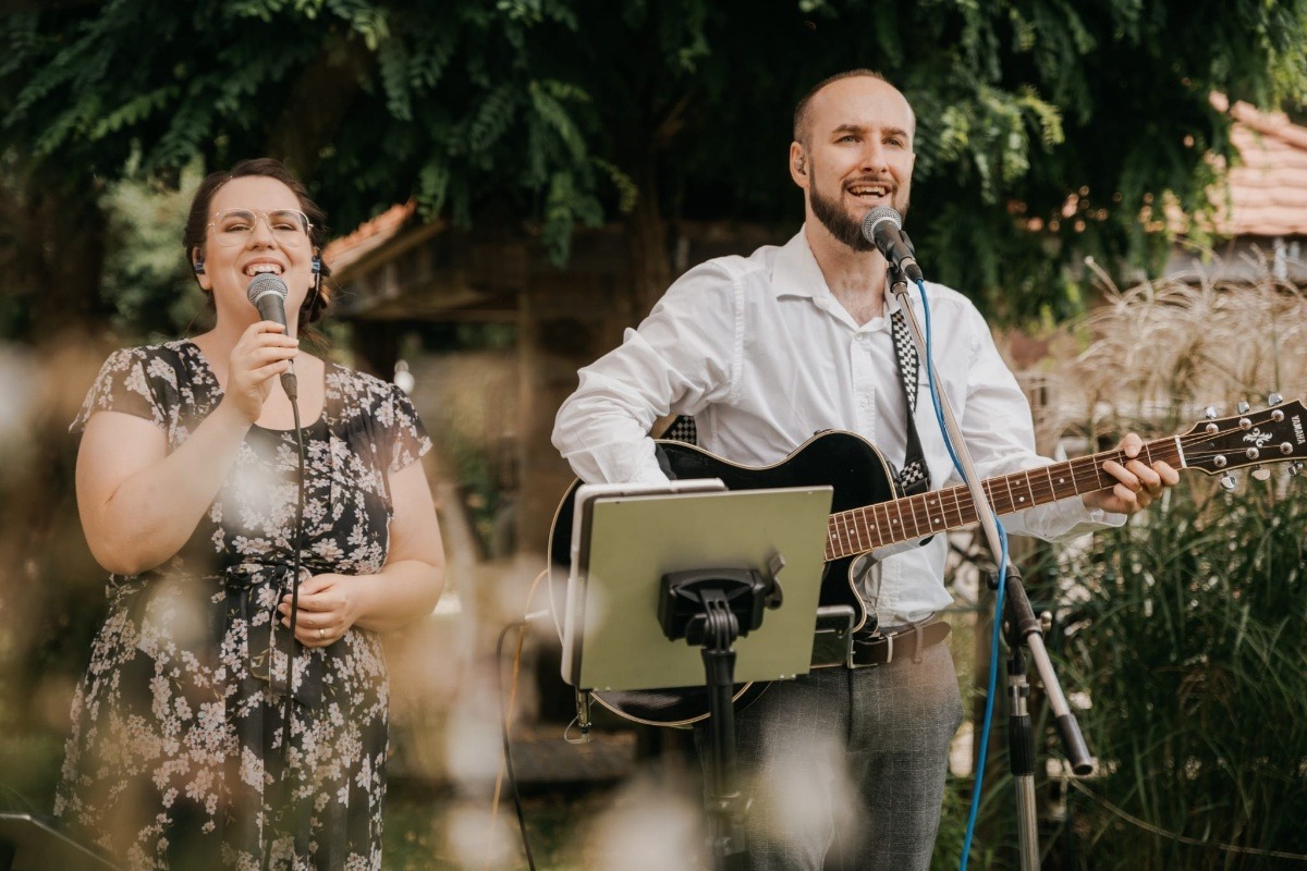 Sandra-Fuchß-und-Mann_Worship-leading
